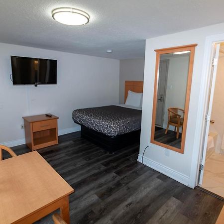 Borden Inn And Suites Angus Eksteriør bilde