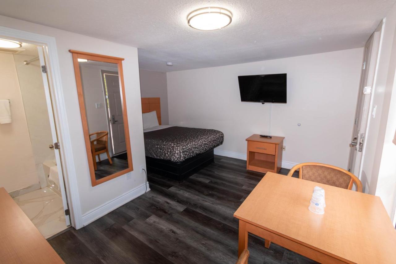 Borden Inn And Suites Angus Eksteriør bilde