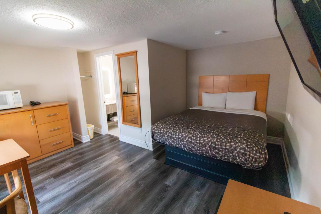 Borden Inn And Suites Angus Eksteriør bilde