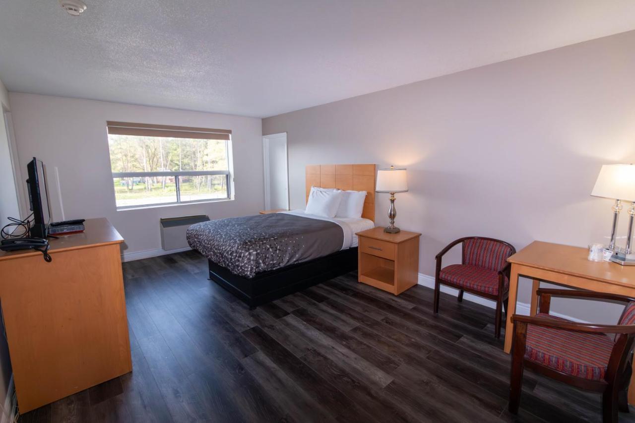 Borden Inn And Suites Angus Eksteriør bilde