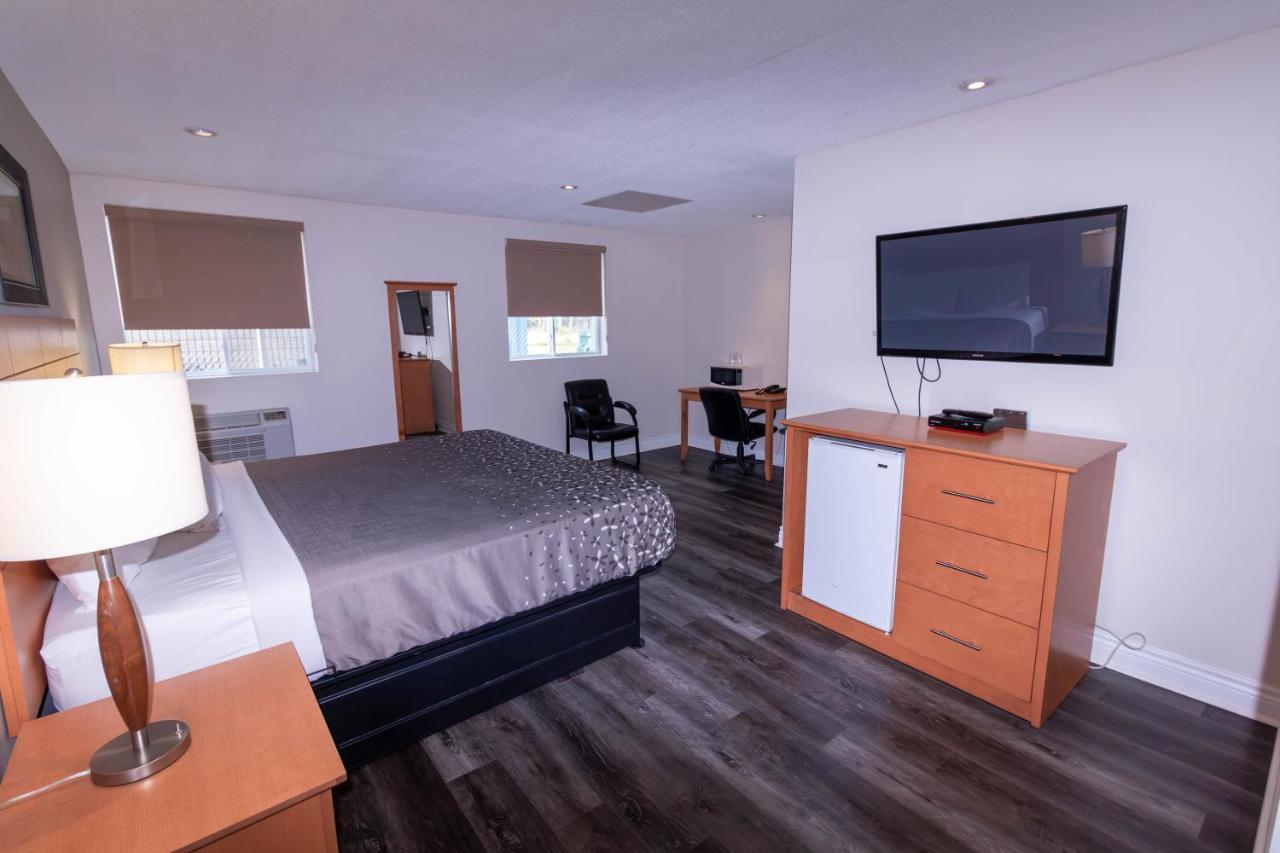 Borden Inn And Suites Angus Eksteriør bilde