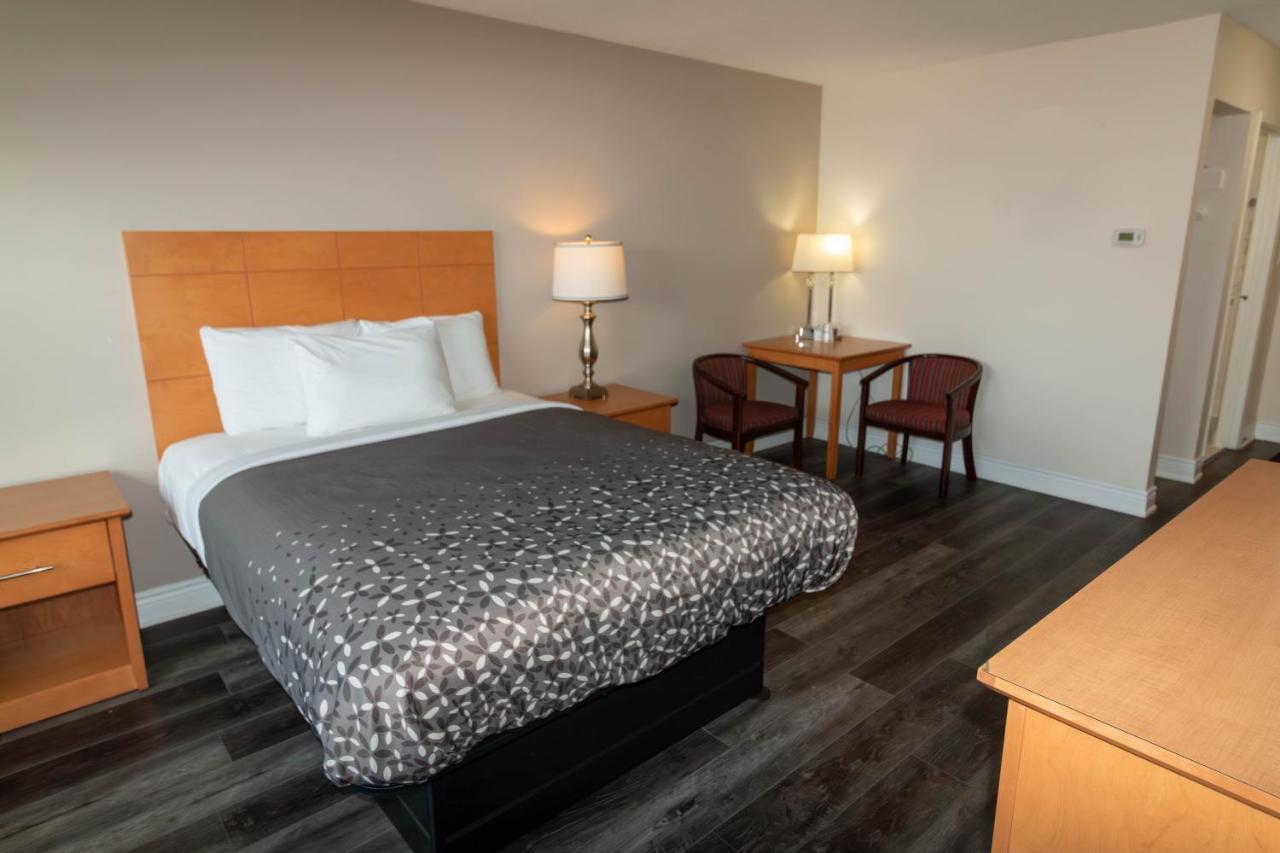 Borden Inn And Suites Angus Eksteriør bilde